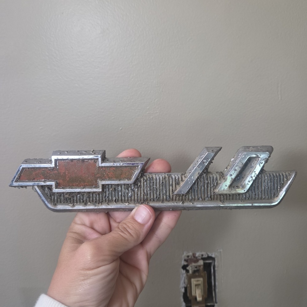 Chevrolet 3796920 C10 Fender Emblem 1962 Chevy Pickup Bowtie 10 Badge OEM 9"